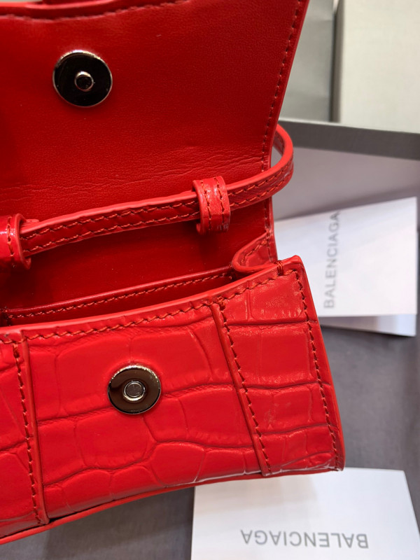 Ba*len*cia*ga hourglass