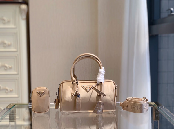 Pra*a re-edition 2005 nylon bag