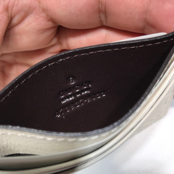 G*u*i signature card case