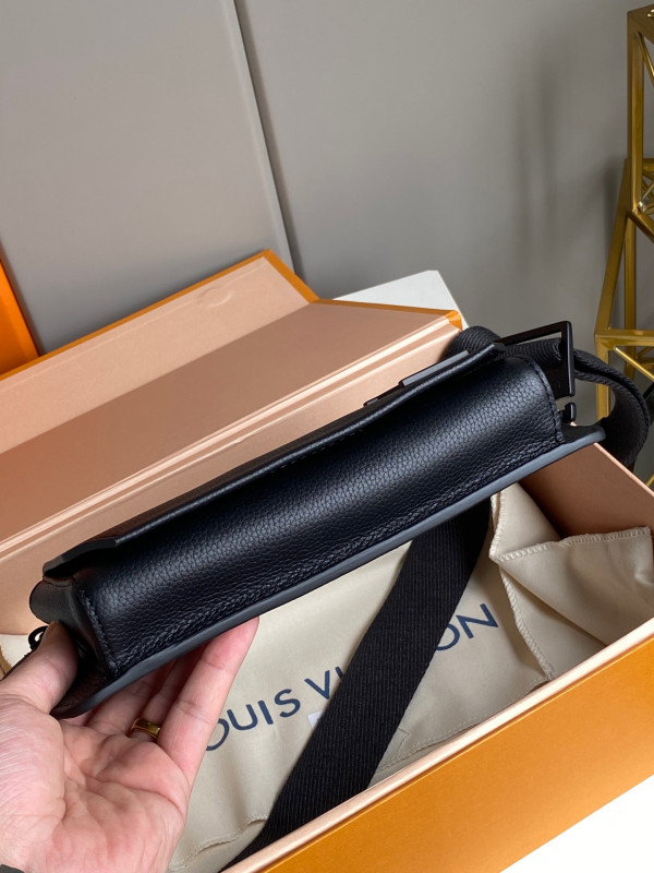 l0*is V*t0n slingbag