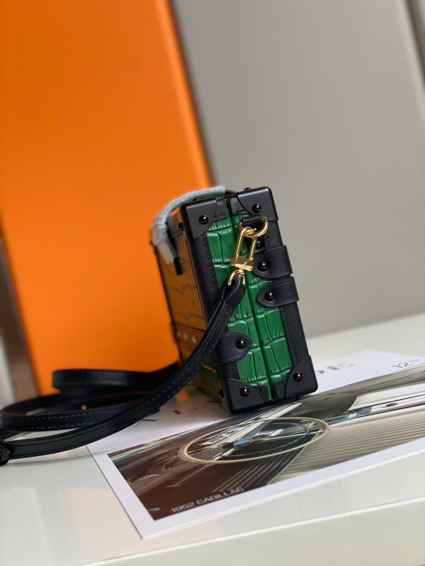 l0*is V*t0n petite malle