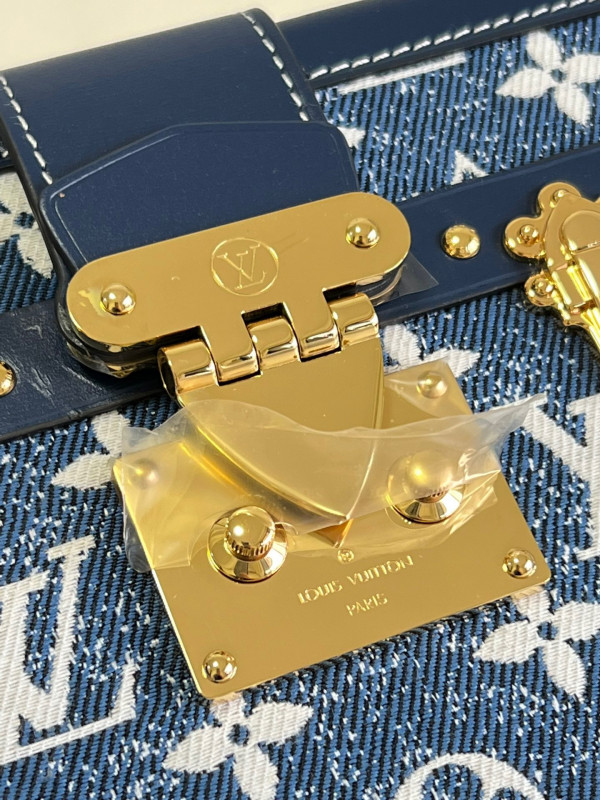 l0*is V*t0n petite malle