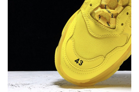 Ba*len*cia*ga triple s