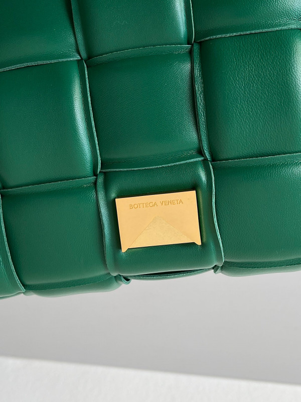 bo*te*ga Ve*ne*ta cassette