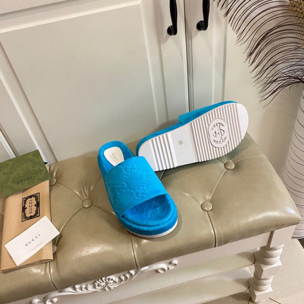 G*u*i gg platform sandal