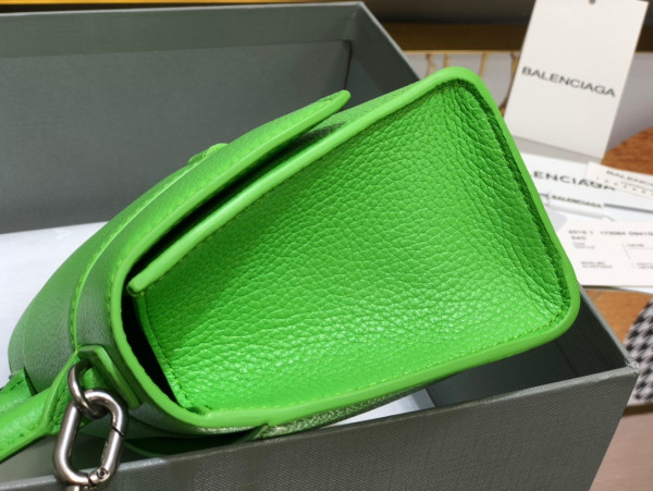 Ba*len*cia*ga hourglass