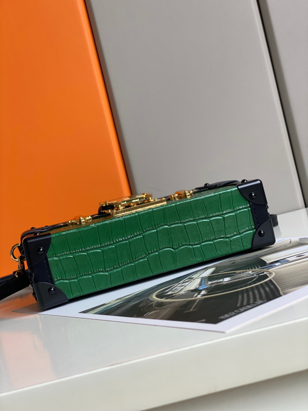 l0*is V*t0n petite malle