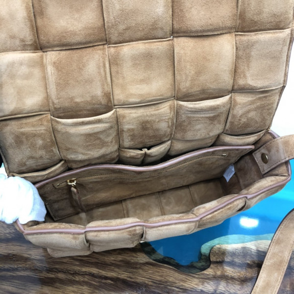 bo*te*ga Ve*ne*ta cassette