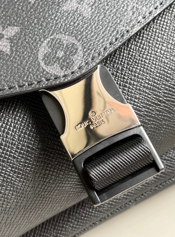 l0*is V*t0n new messenger