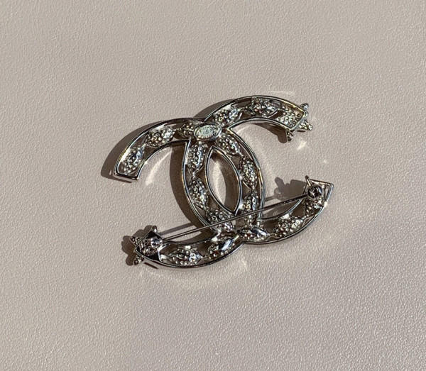 CL BROOCH