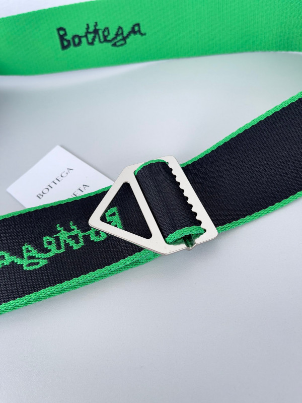 bo*te*ga Ve*ne*ta webbing