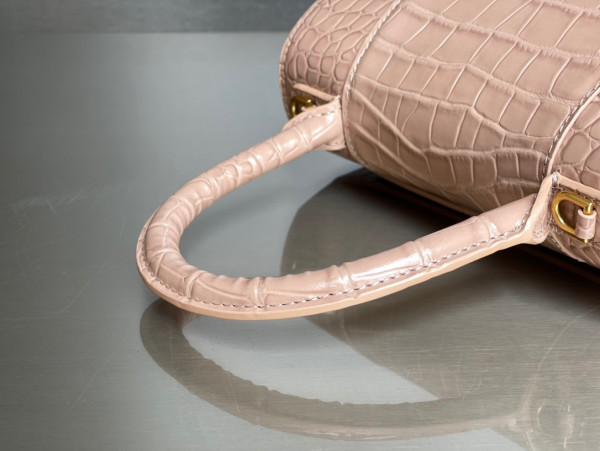 Ba*len*cia*ga hourglass