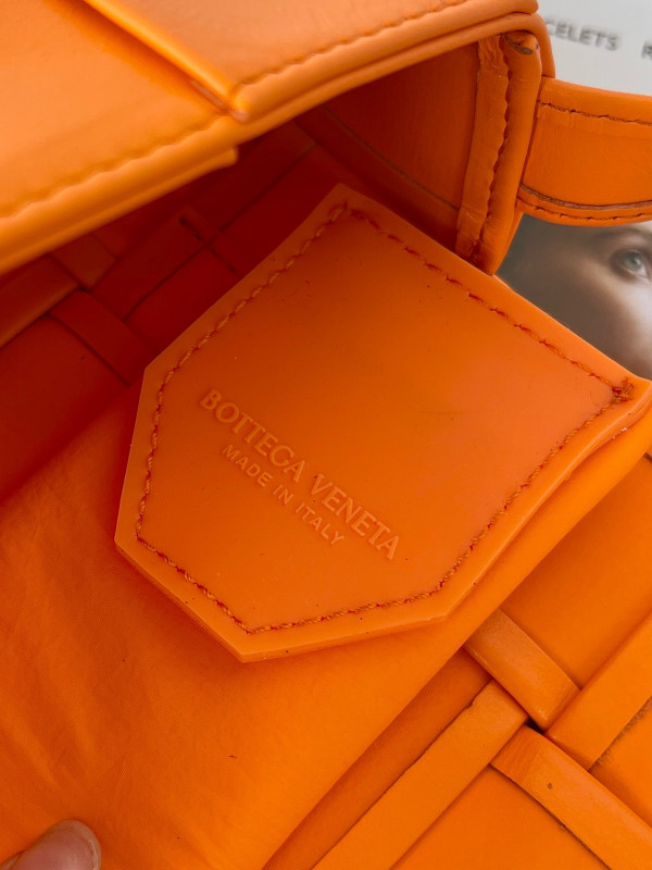 bo*te*ga Ve*ne*ta candy mini cassette-12*8*4cm