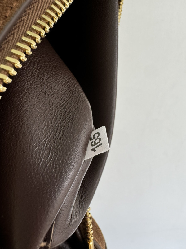 Pra*a arqué leather shoulder bag-22.5*18.5*6cm