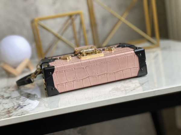 l0*is V*t0n petite malle