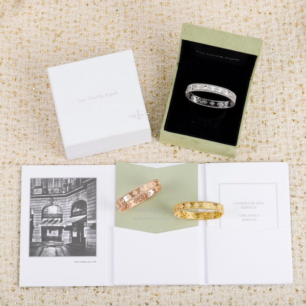 V*N CL*F & arpels  perlée bracelet