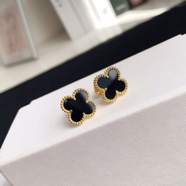 V*N CL*F & arpels perlée earrings