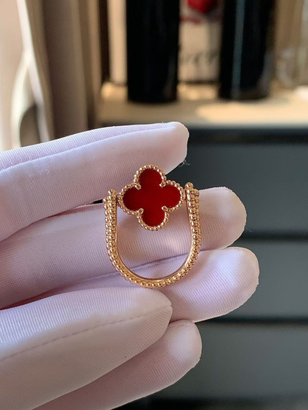 V*N CL*F & arpels perlée reversible ring