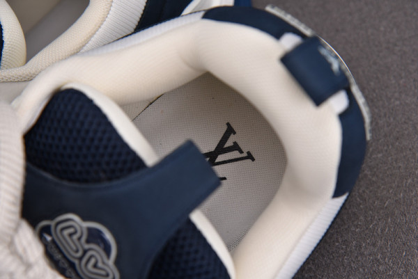 l0*is V*t0n sneakers