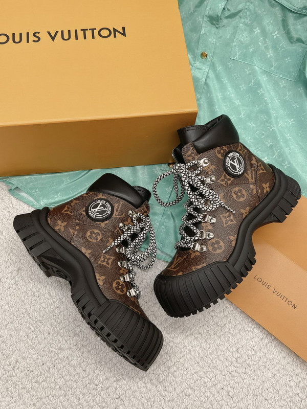 l0*is V*t0n ruby flat ranger