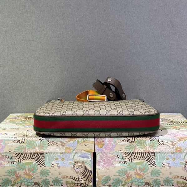 G*u*i attache large shoulder bag