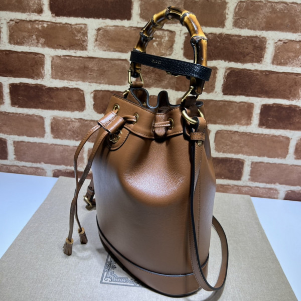 G*u*i diana small bucket bag
