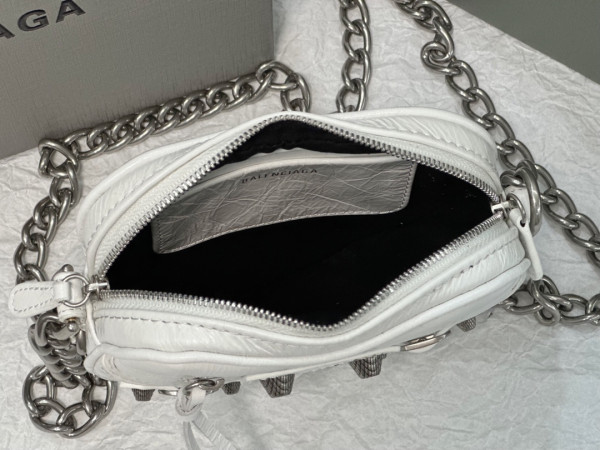 Ba*len*cia*ga  le cagole heart mini metallic crinkled-leather shoulder bag