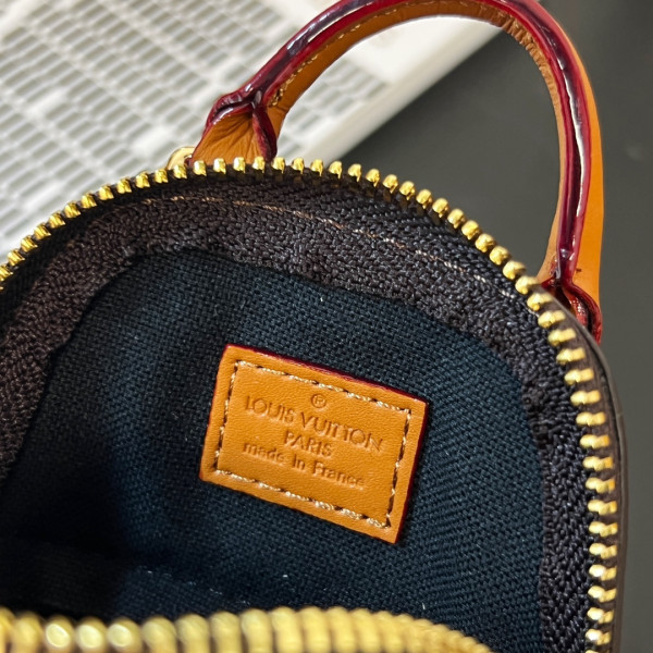 l0*is V*t0n kaey chain