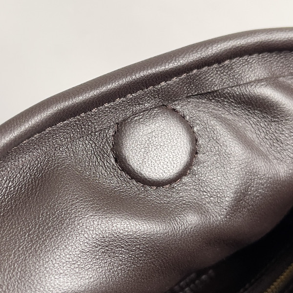 bo*te*ga Ve*ne*ta small hop