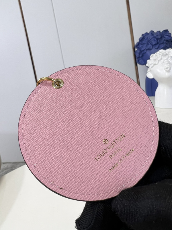 l0*is V*t0n illustre ice skate bag charm and key holder