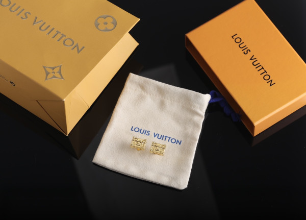 l0*is V*t0n earrings