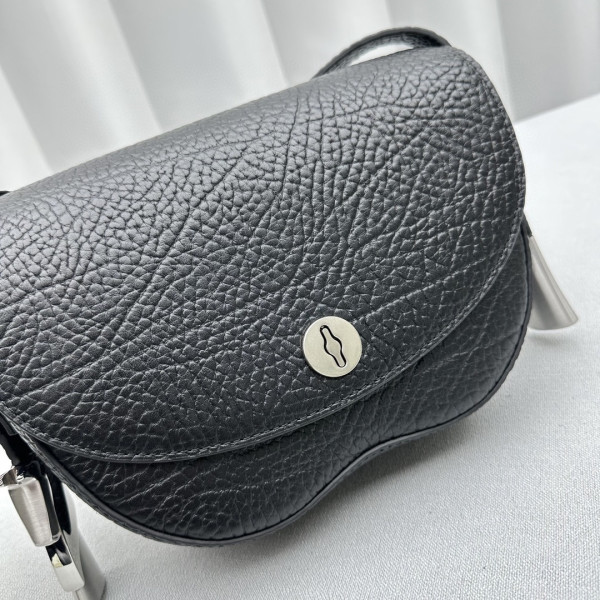 B**rry chess satchel