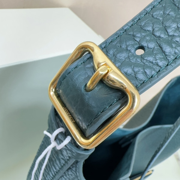 B**rry medium chess shoulder bag