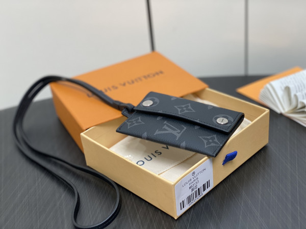 l0*is V*t0n card holder necklace-7.6*10*0.5cm