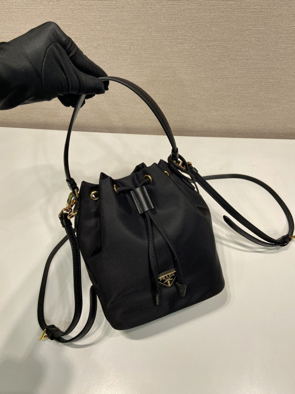 Pra*a bucket bag-15.5*19.5*10cm