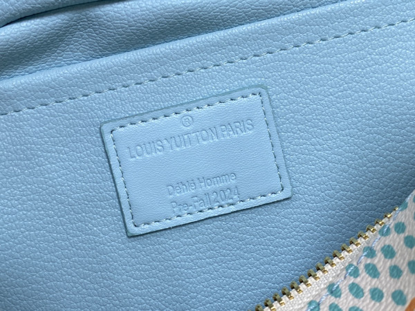 l0*is V*t0n locker dopp kit bag-23*13*12cm