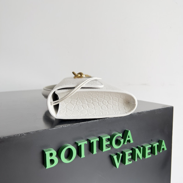 bo*te*ga Ve*ne*ta long clutch andiamo with handle-31*13*3cm