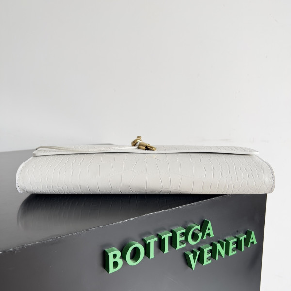 bo*te*ga Ve*ne*ta long clutch andiamo with handle-31*13*3cm