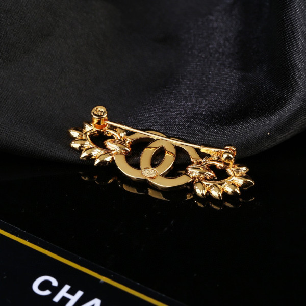 CL BROOCH