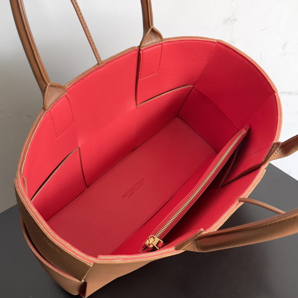 bo*te*ga Ve*ne*ta small arco tote bag