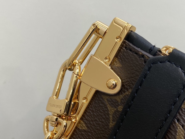 l0*is V*t0n lucky trunk