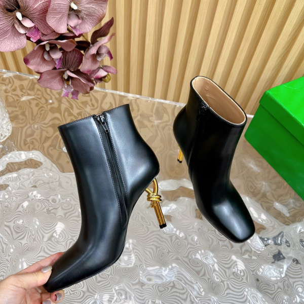 bo*te*ga Ve*ne*ta  knot ankle boot