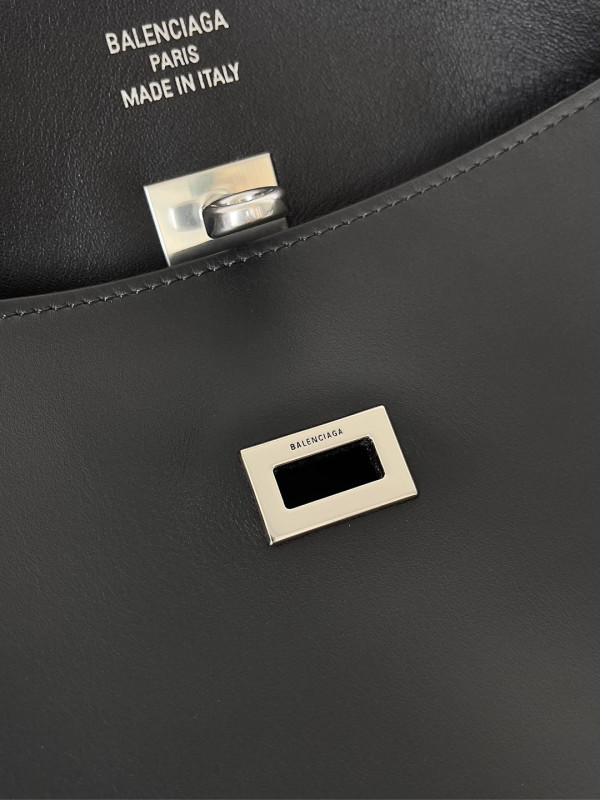 Ba*len*cia*ga bel air large shoulder bag