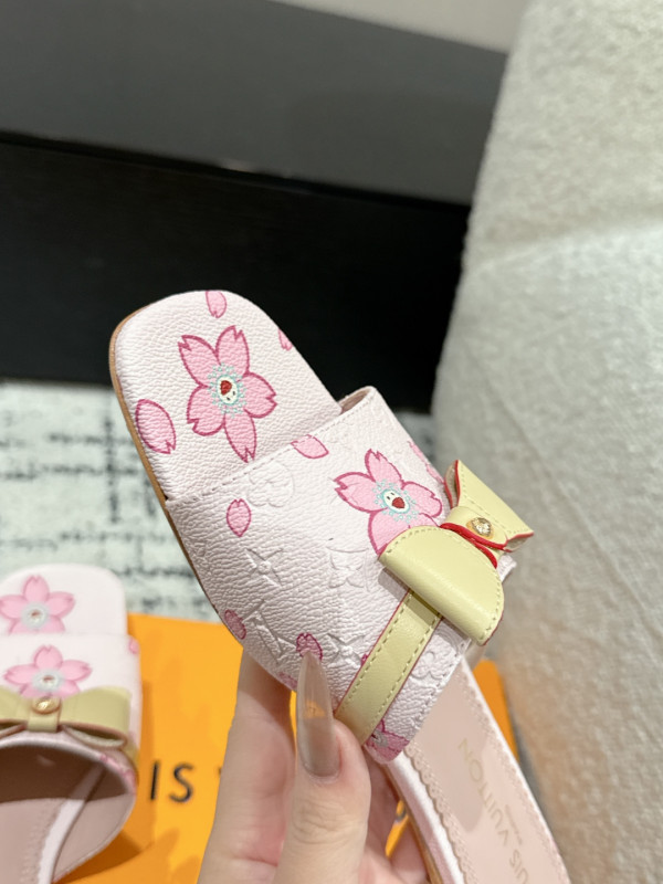 l0*is V*t0n slippers