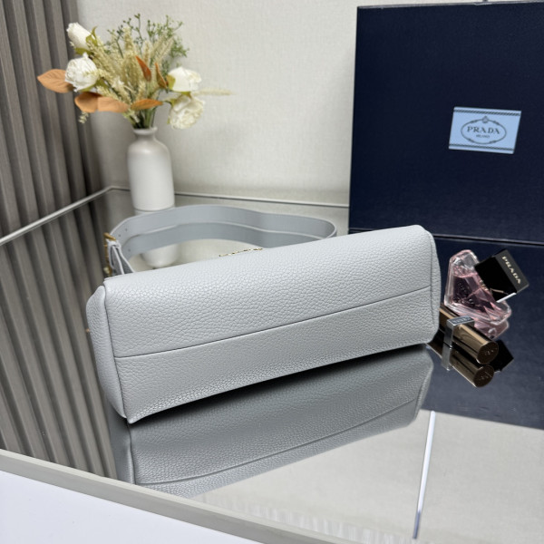 Pra*a small leather shoulder bag-26*14*9.5cm