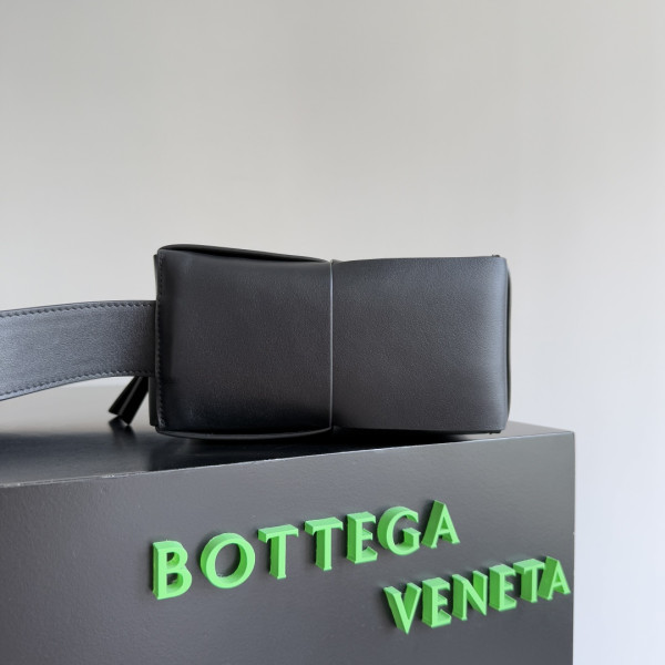 bo*te*ga Ve*ne*ta arco camera bag -28*18*9cm
