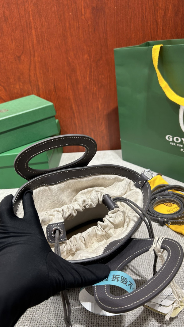 Go*ard beluga  - 23×18.5×8cm