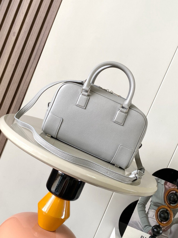 L0ew* amazona 23 bag in soft grained calfskin - 23*10*15cm