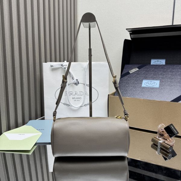 Pra*a leather pouch - 22*9*7.5cm