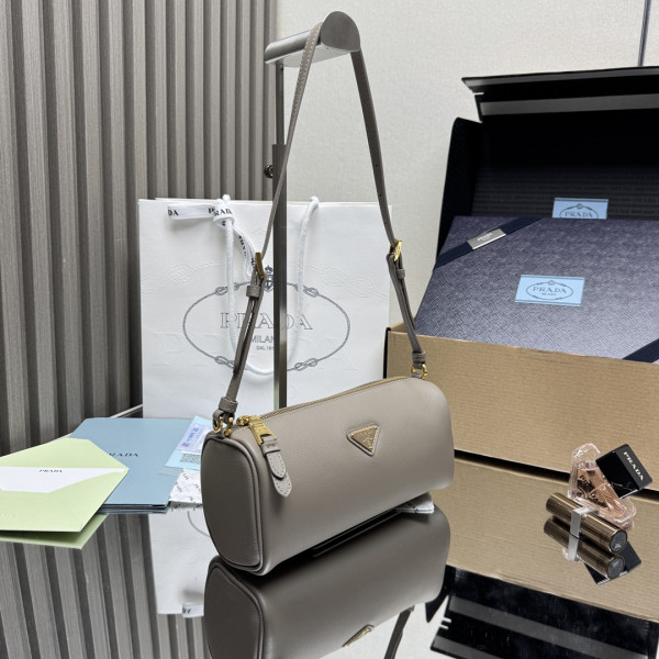 Pra*a leather pouch - 22*9*7.5cm